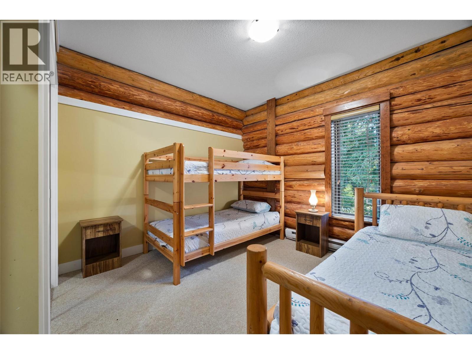 7799 Golf Course Road, Anglemont, BC - Indoor Photo Showing Bedroom