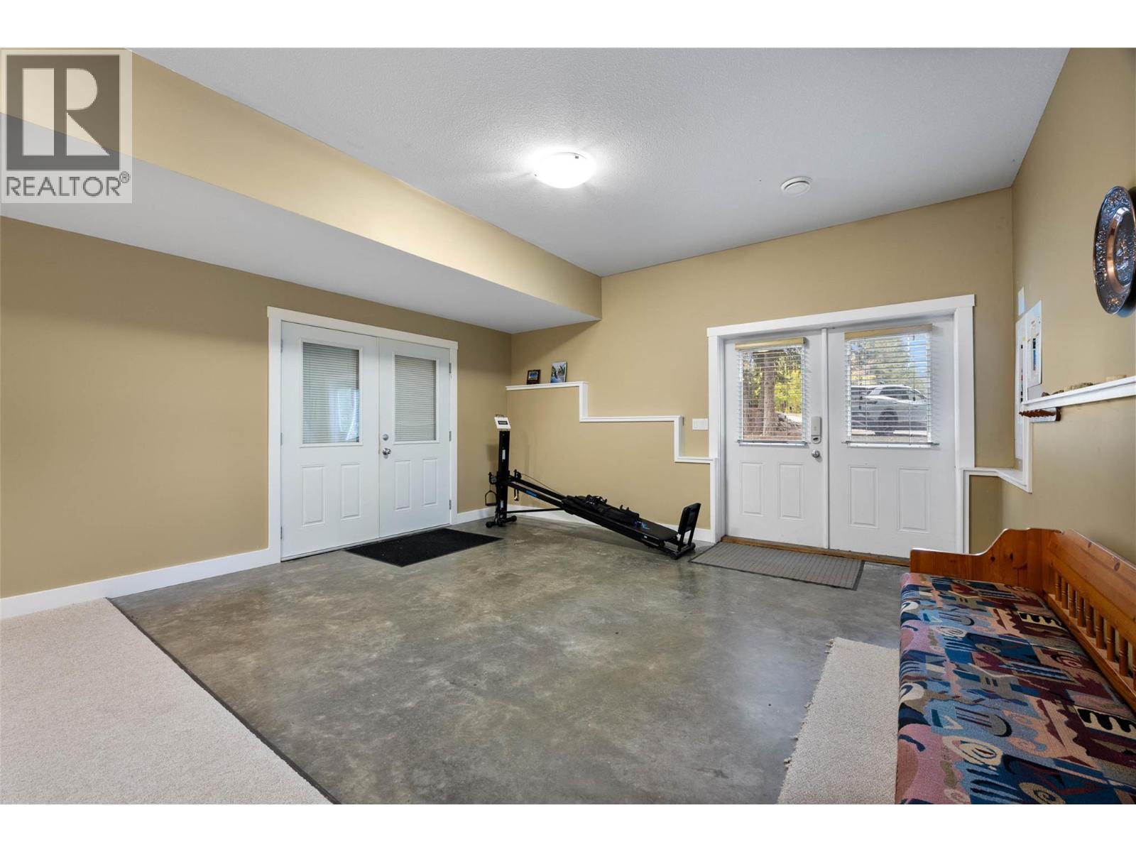 7799 Golf Course Road, Anglemont, BC - Indoor Photo Showing Other Room