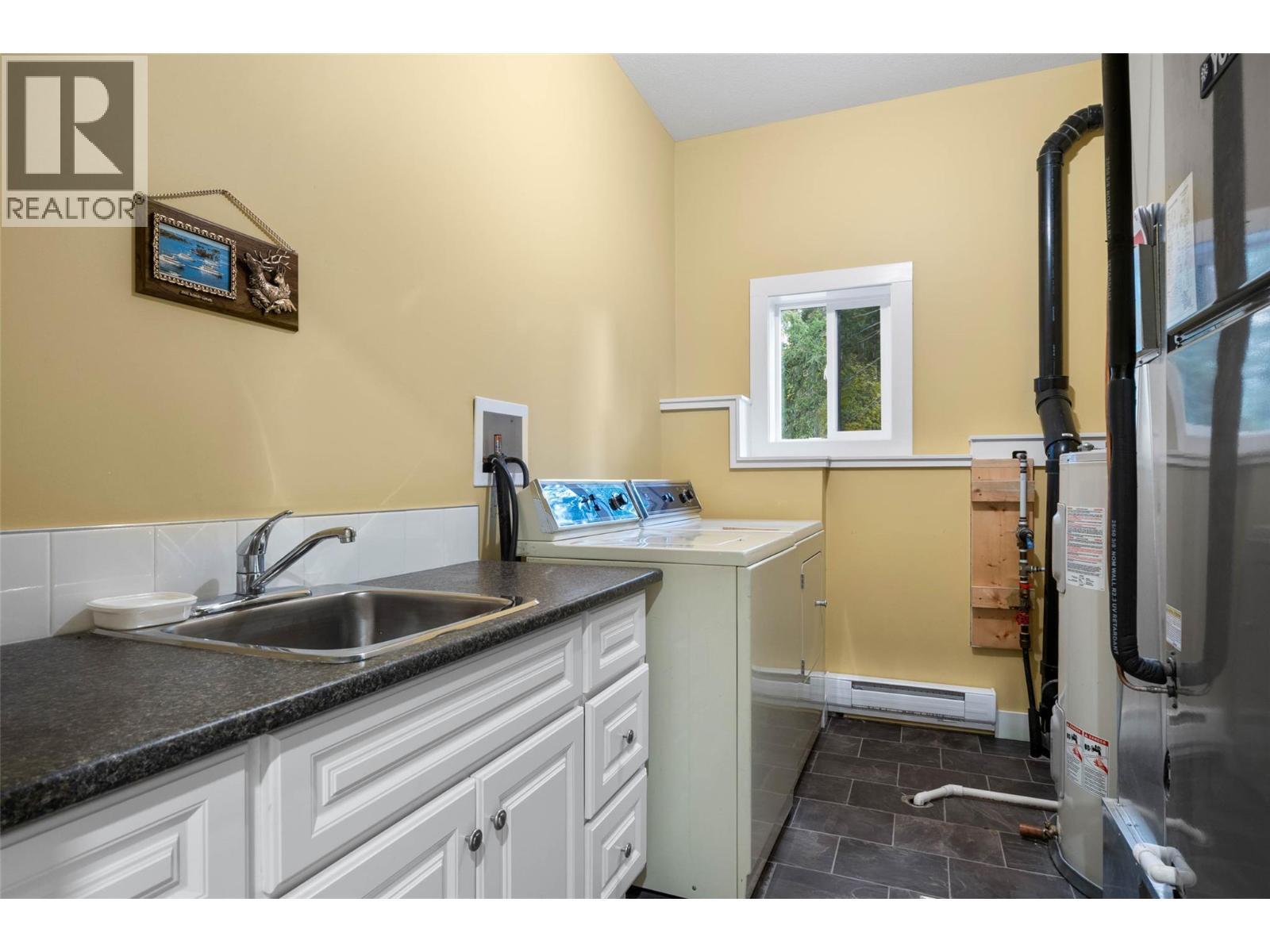 7799 Golf Course Road, Anglemont, BC - Indoor Photo Showing Laundry Room