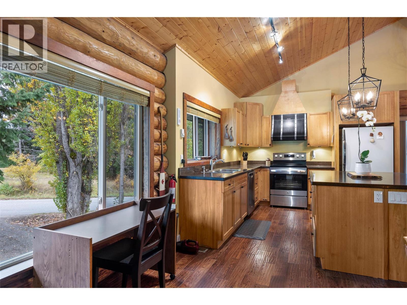 7799 Golf Course Road, Anglemont, BC - Indoor Photo Showing Kitchen