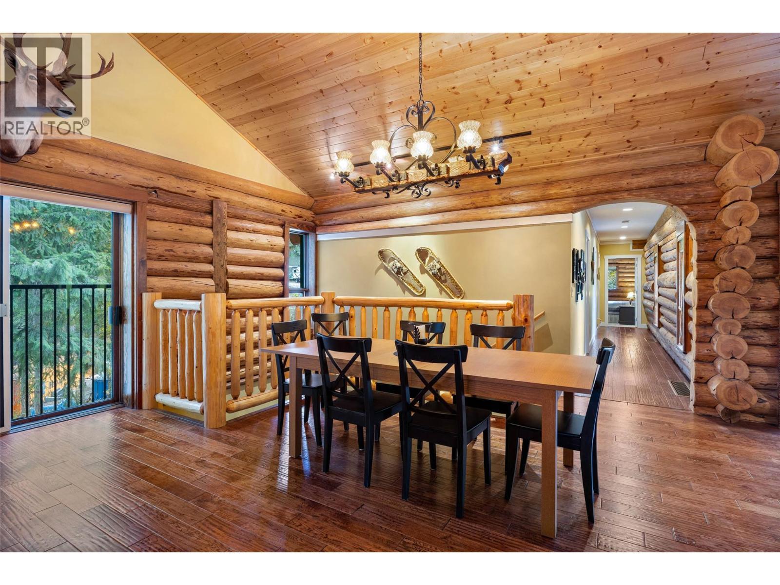 7799 Golf Course Road, Anglemont, BC - Indoor Photo Showing Dining Room