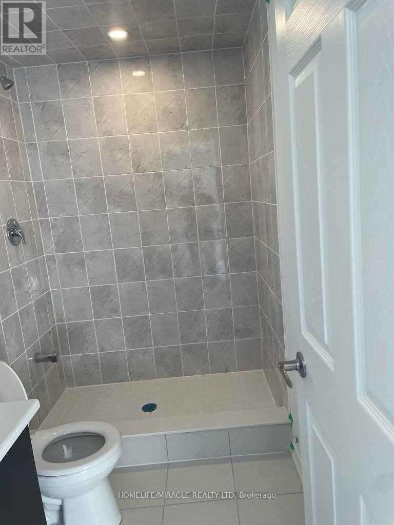1392 Coral Springs Path, Oshawa, ON - Indoor Photo Showing Bathroom