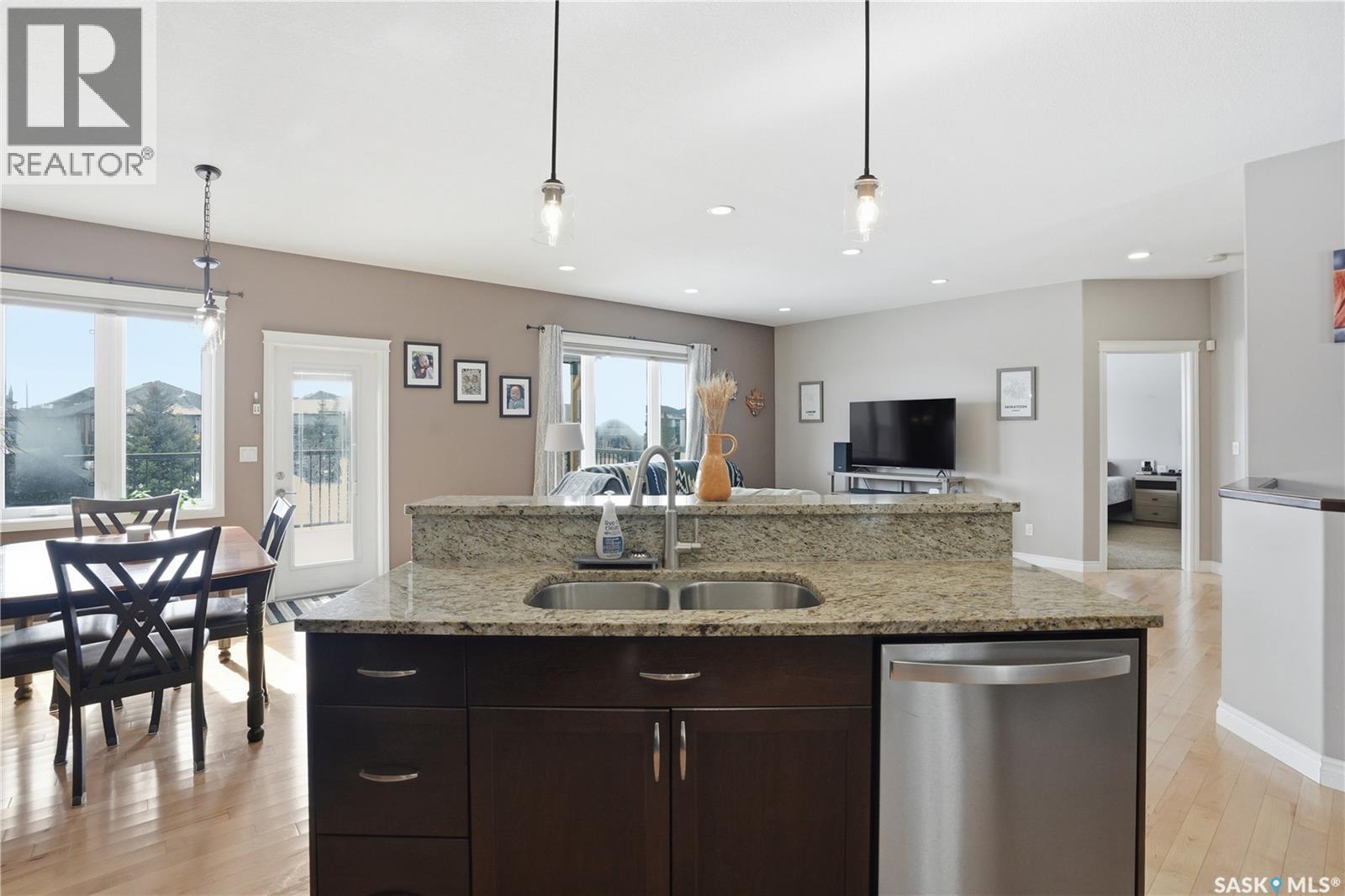 234 Greenfield Crescent, Saskatoon, SK - Indoor Photo Showing Kitchen With Double Sink
