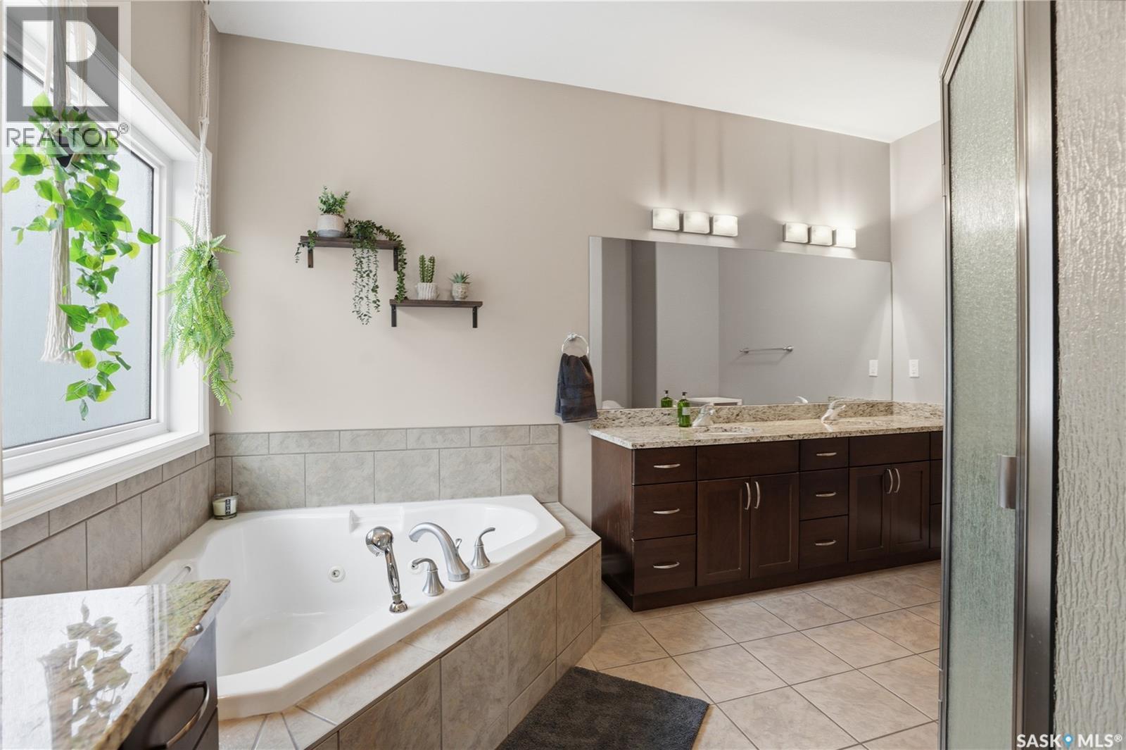 234 Greenfield Crescent, Saskatoon, SK - Indoor Photo Showing Bathroom