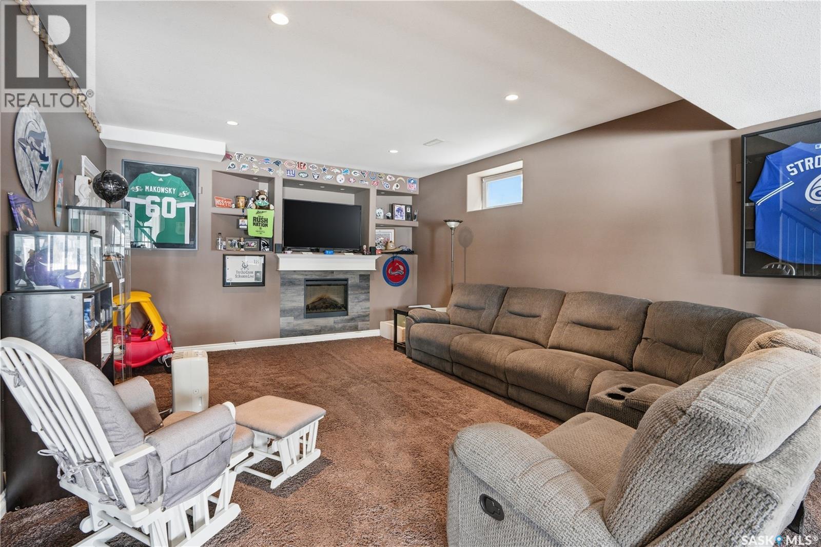 234 Greenfield Crescent, Saskatoon, SK - Indoor With Fireplace