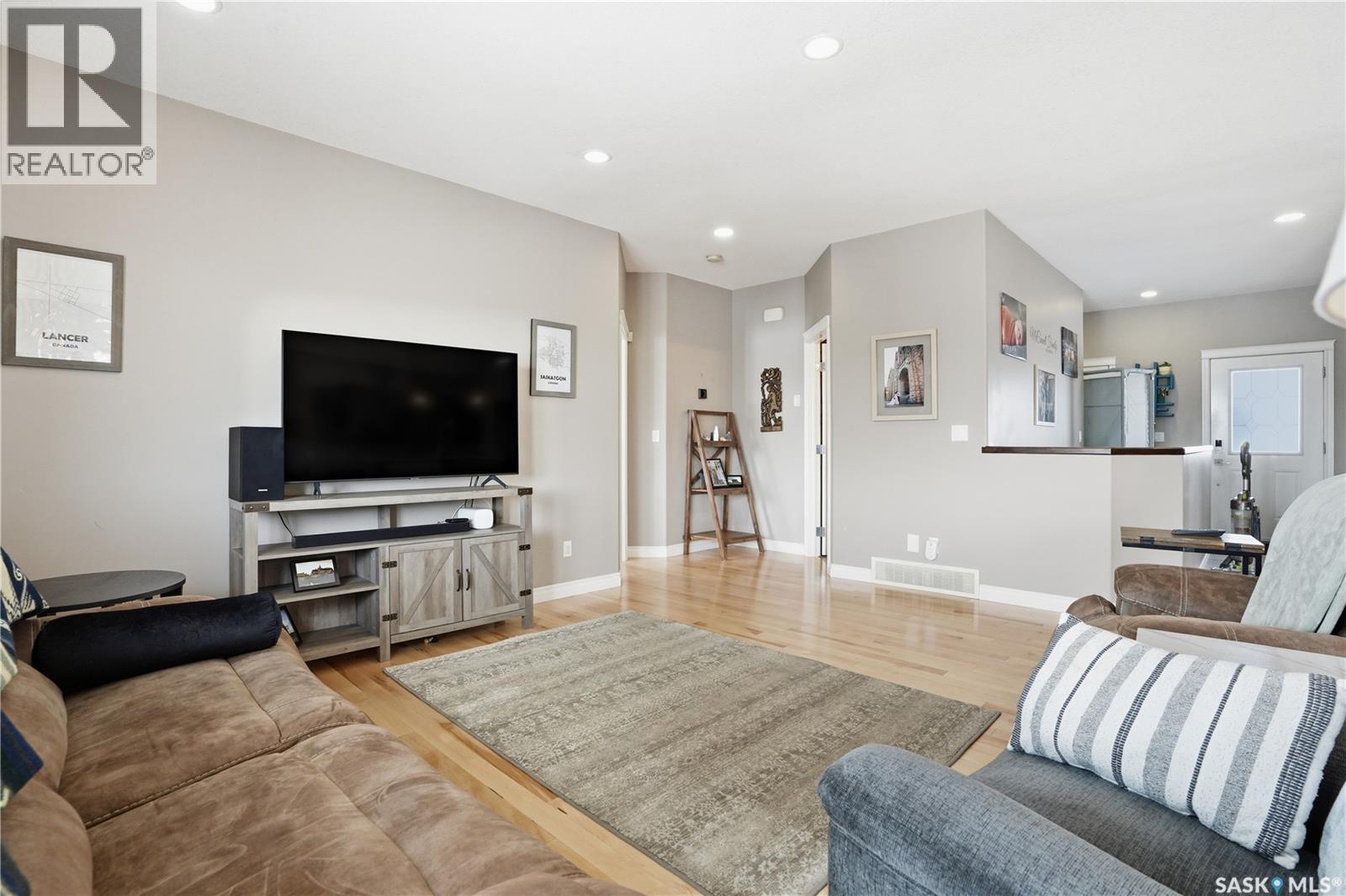 234 Greenfield Crescent, Saskatoon, SK - Indoor Photo Showing Living Room