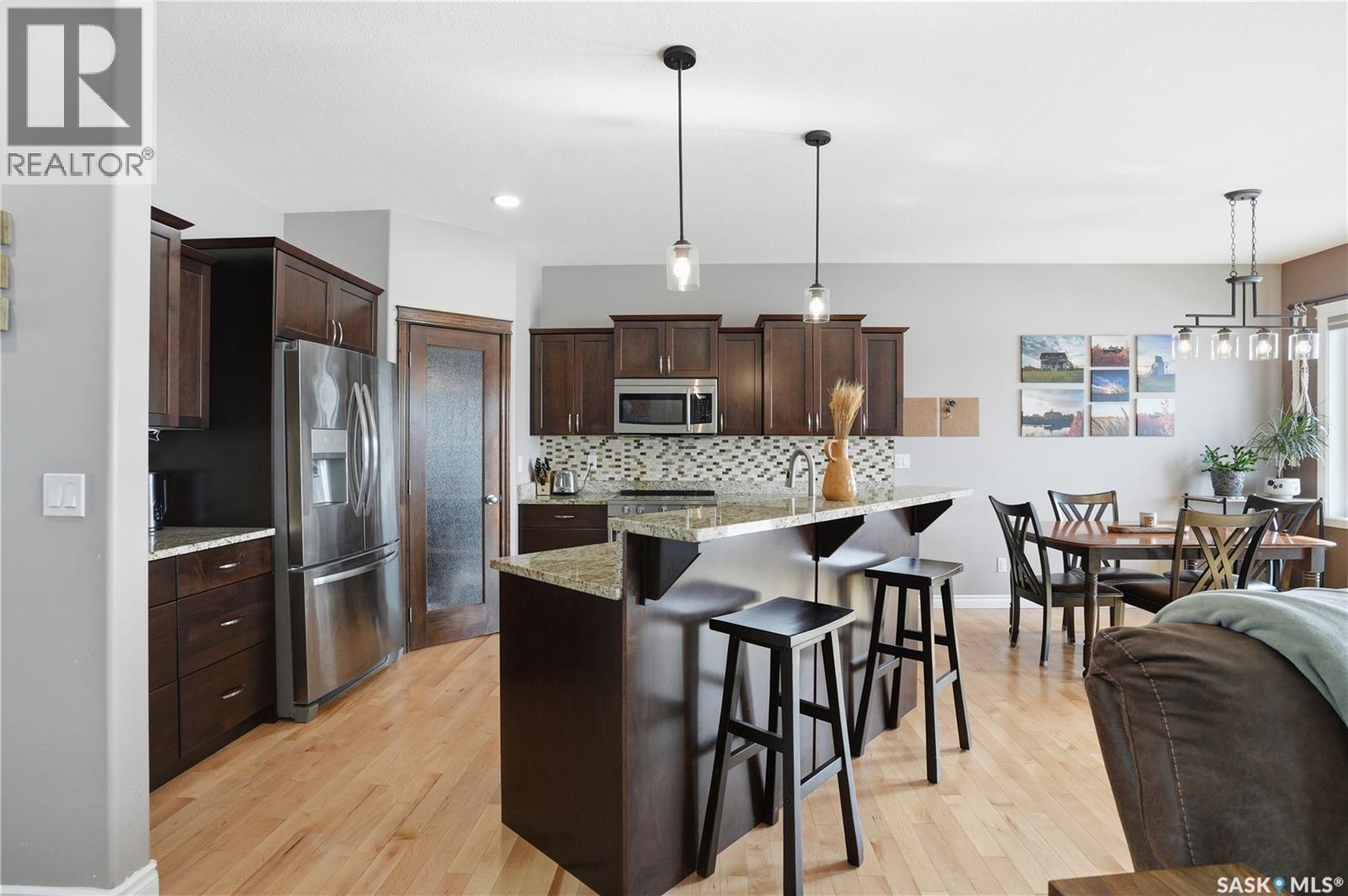 234 Greenfield Crescent, Saskatoon, SK - Indoor Photo Showing Kitchen With Upgraded Kitchen