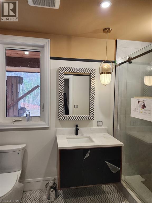 2019 Dundas Street, Burlington, ON - Indoor Photo Showing Bathroom