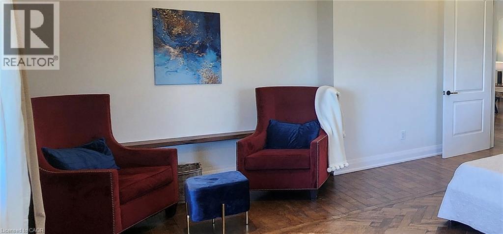 2019 Dundas Street, Burlington, ON - Indoor Photo Showing Bedroom