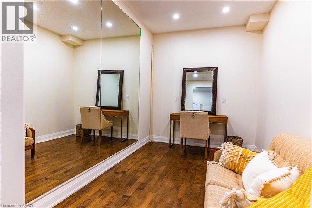 2019 Dundas Street, Burlington, ON - Indoor