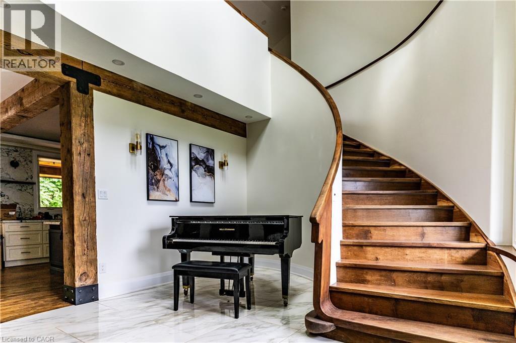 2019 Dundas Street, Burlington, ON - Indoor Photo Showing Other Room