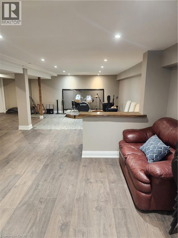 2019 Dundas Street, Burlington, ON - Indoor