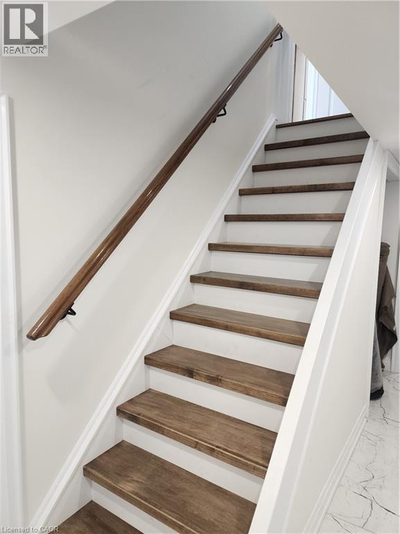 2019 Dundas Street, Burlington, ON - Indoor Photo Showing Other Room