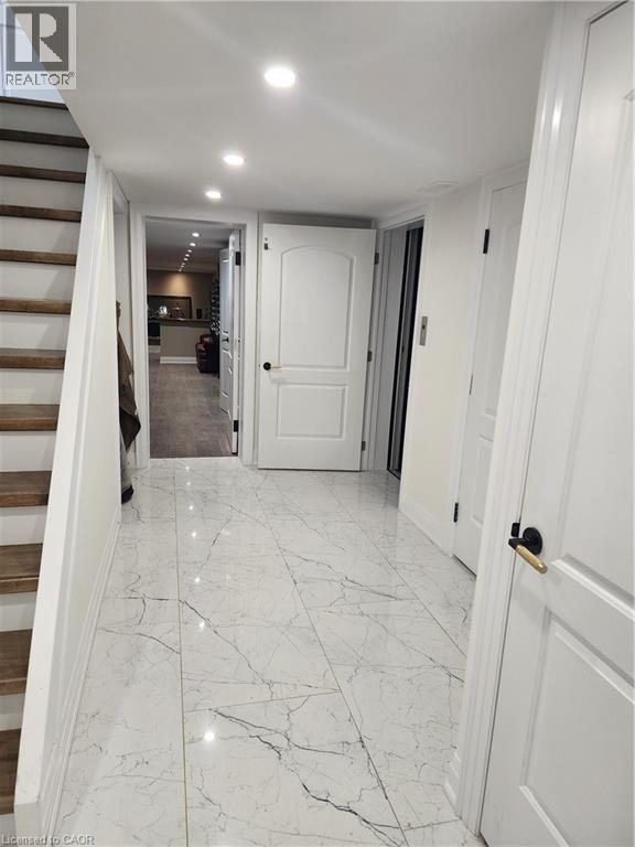 2019 Dundas Street, Burlington, ON - Indoor Photo Showing Other Room