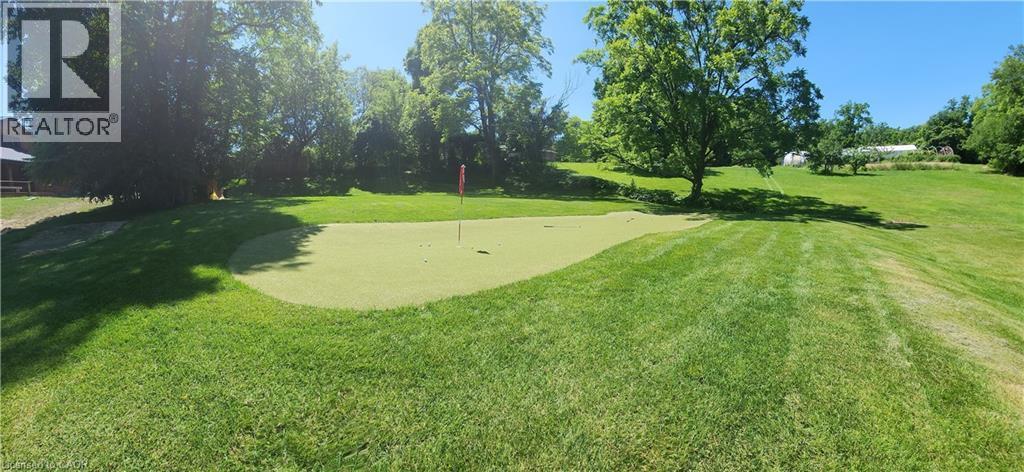 putting green - 2019 Dundas Street, Burlington, ON - Outdoor