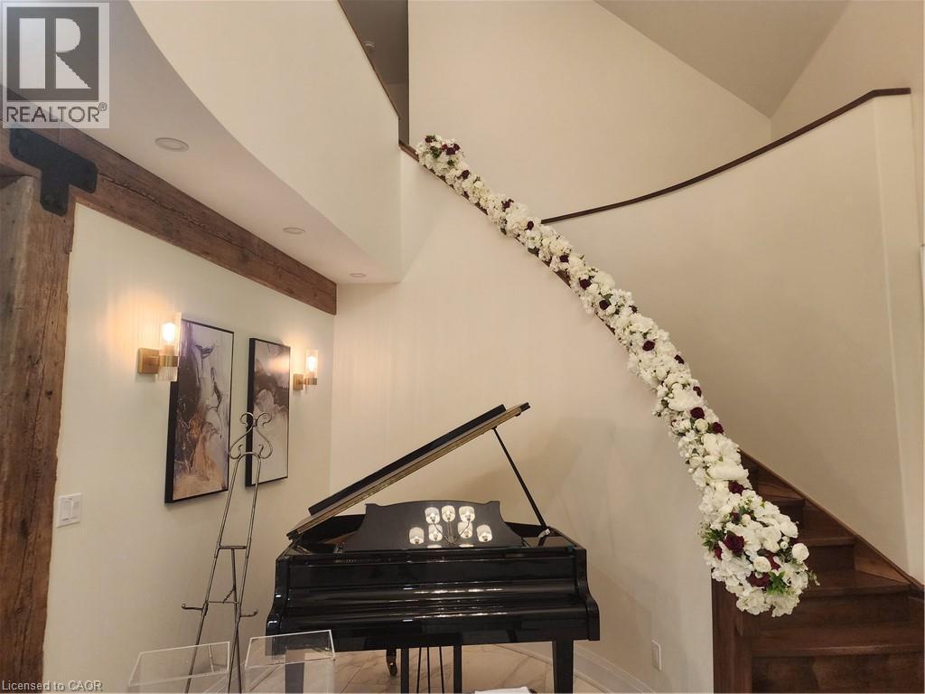 2019 Dundas Street, Burlington, ON - Indoor Photo Showing Other Room