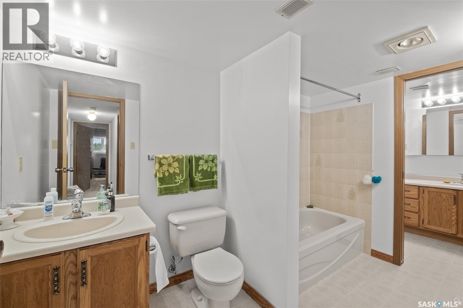 1B 516 River Street E, Prince Albert, SK - Indoor Photo Showing Bathroom