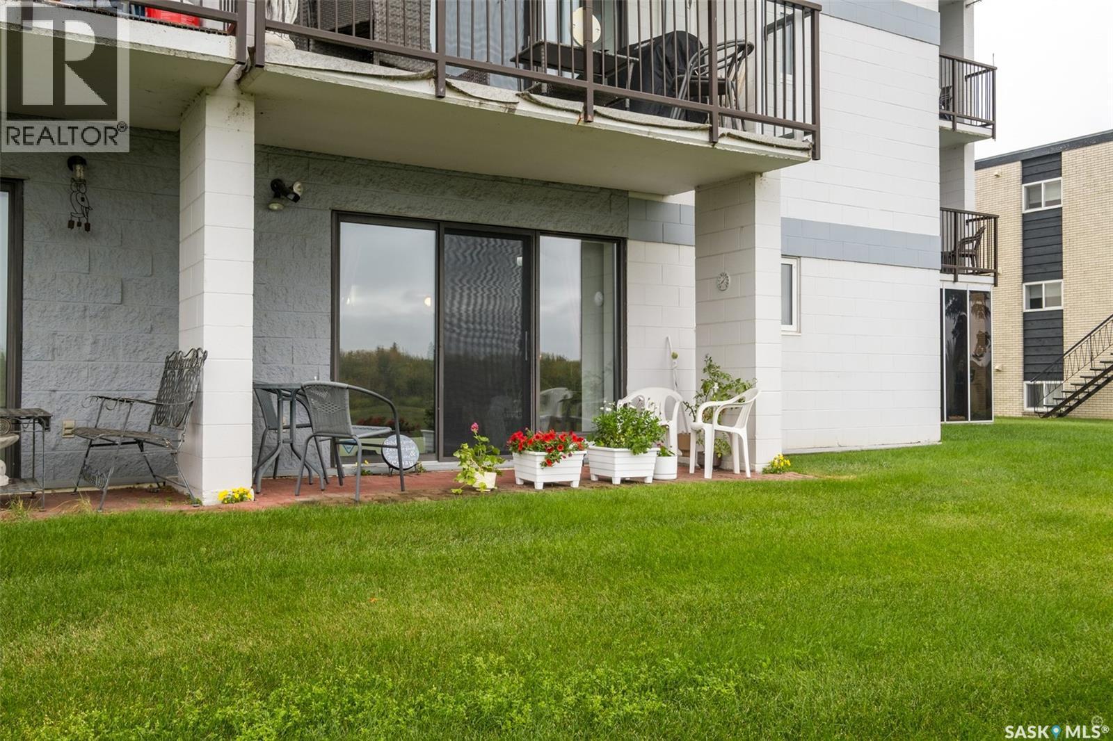 1B 516 River Street E, Prince Albert, SK - Outdoor