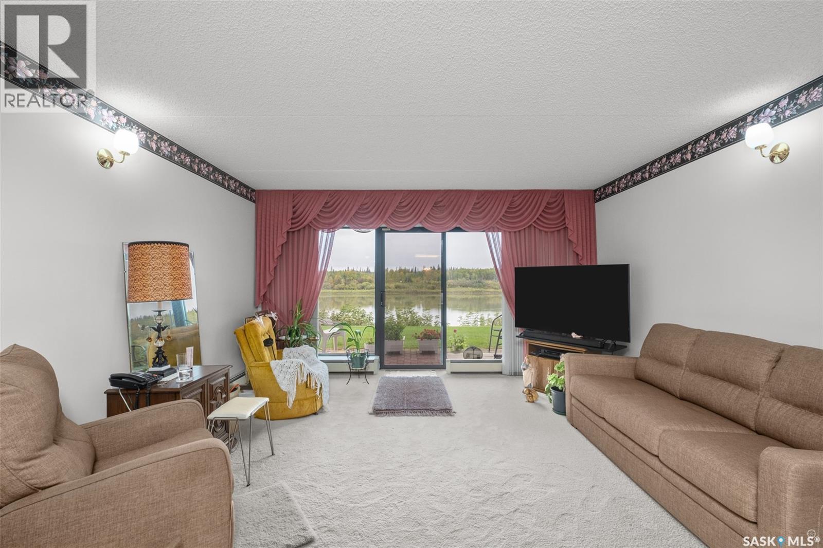 1B 516 River Street E, Prince Albert, SK - Indoor Photo Showing Living Room