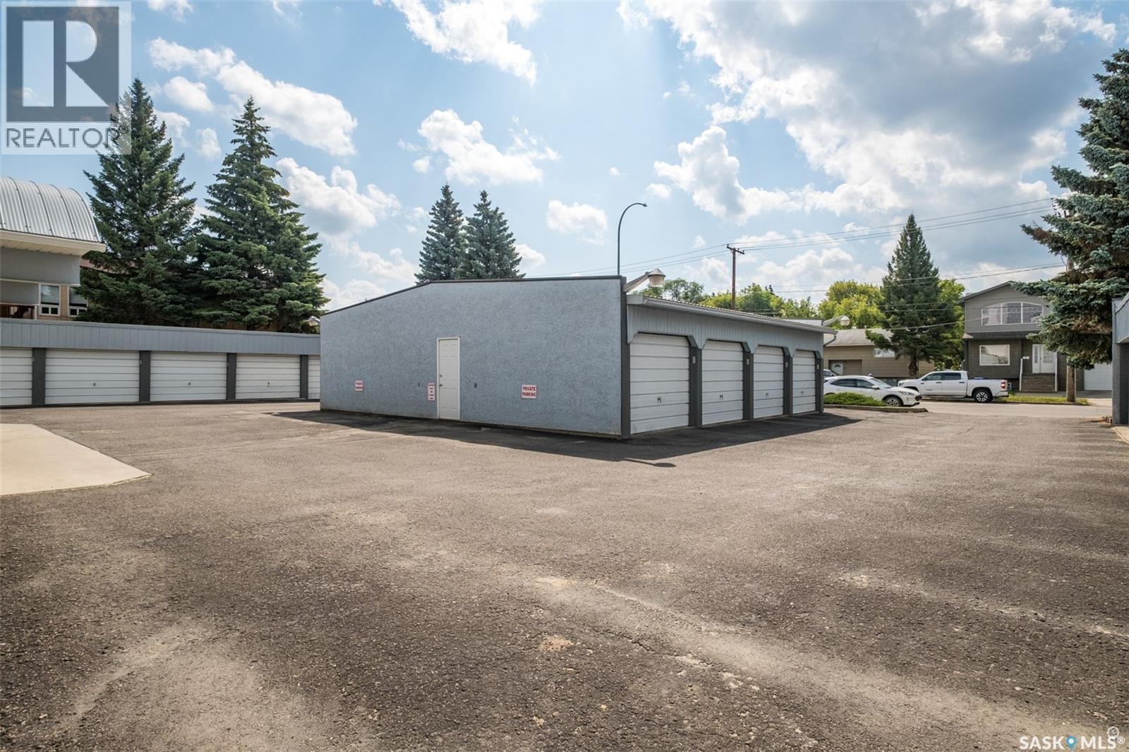 1B 516 River Street E, Prince Albert, SK - Outdoor