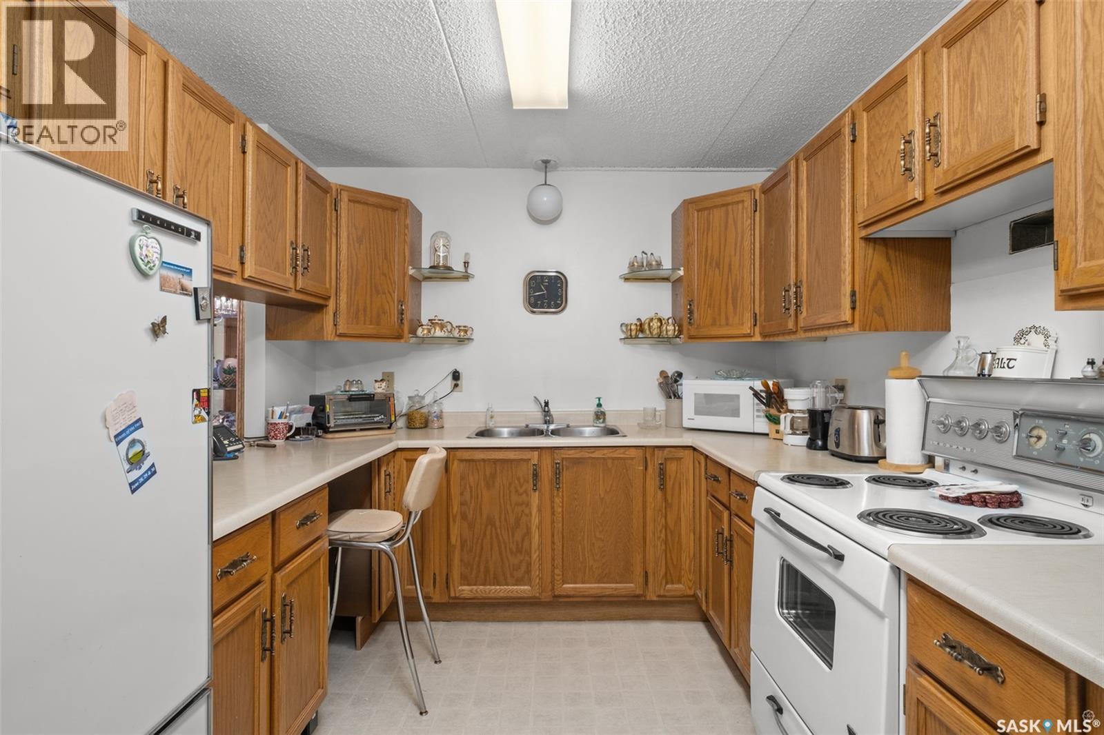 1B 516 River Street E, Prince Albert, SK - Indoor Photo Showing Kitchen With Double Sink