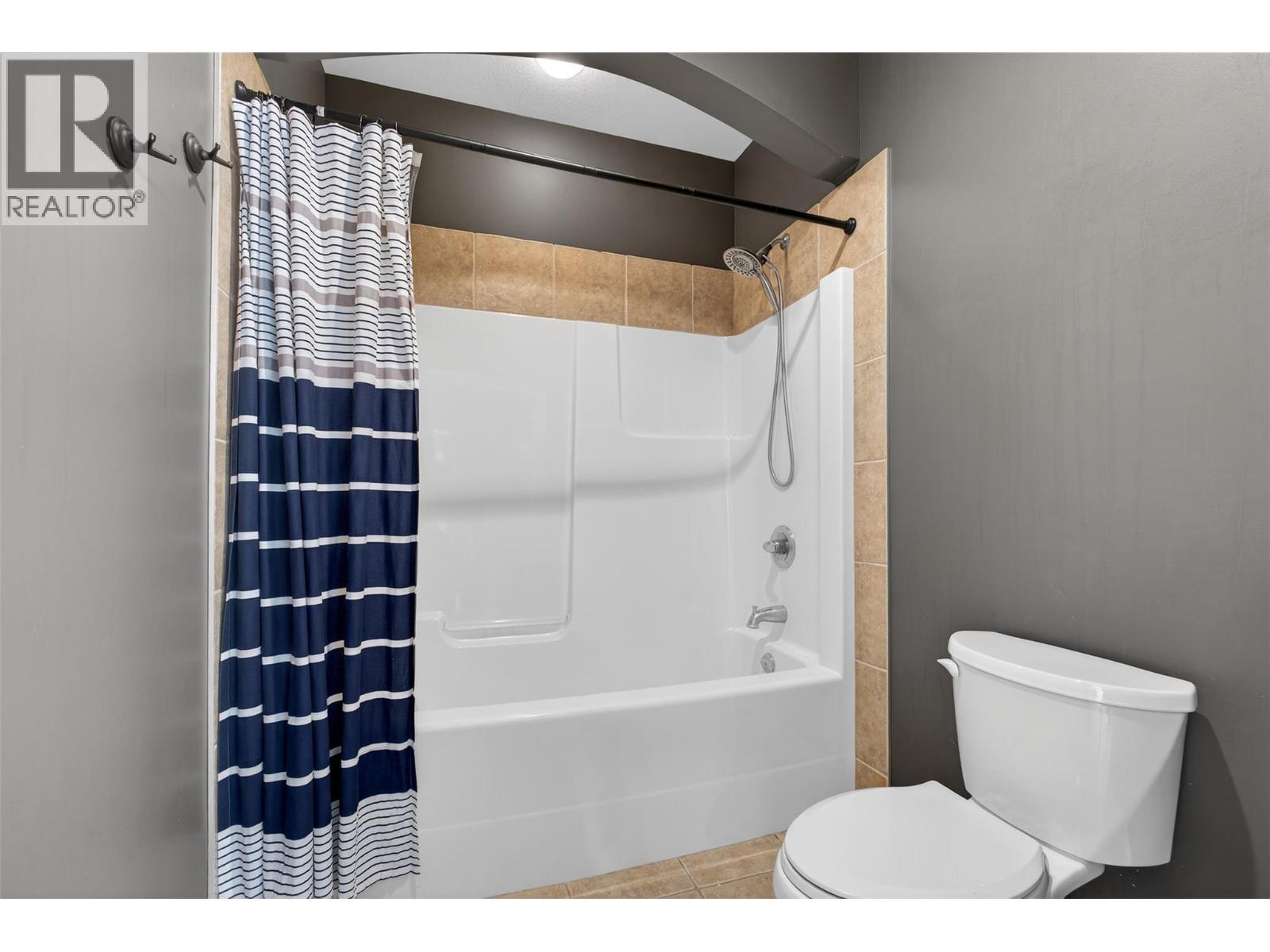 Full bathroom on the lower level - 336 Quilchena Drive, Kelowna, BC - Indoor Photo Showing Bathroom
