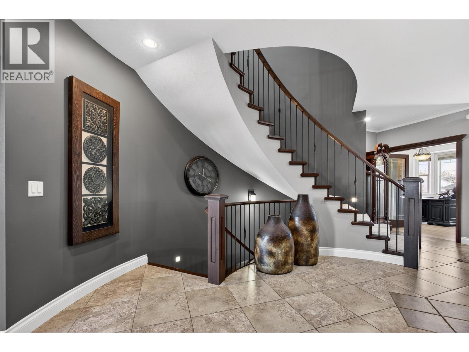 TONS of parking with a triple car garage - 336 Quilchena Drive, Kelowna, BC - Outdoor With Facade