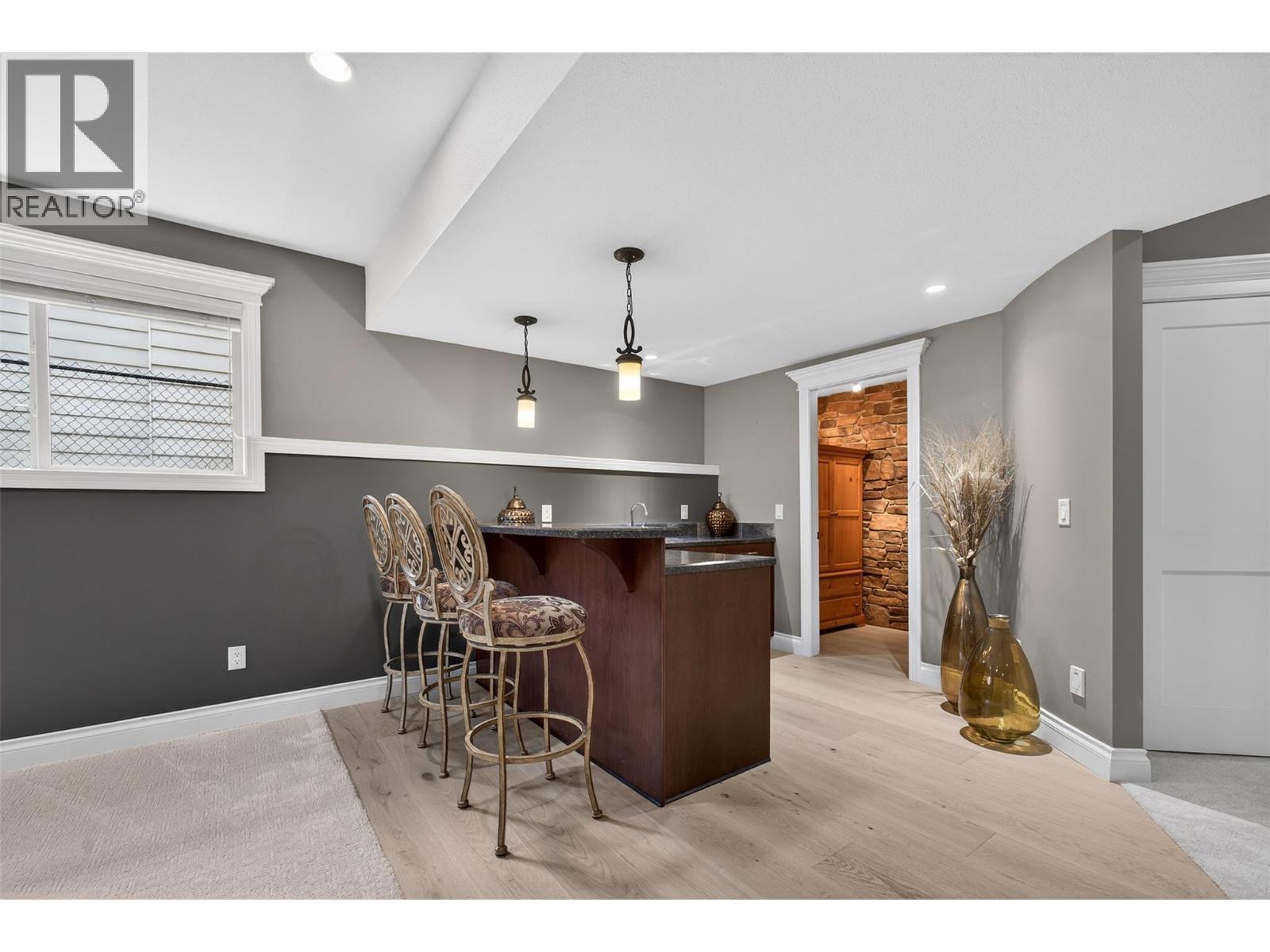 Well kept homes & strong curb appeal - 336 Quilchena Drive, Kelowna, BC - Outdoor With Body Of Water With View