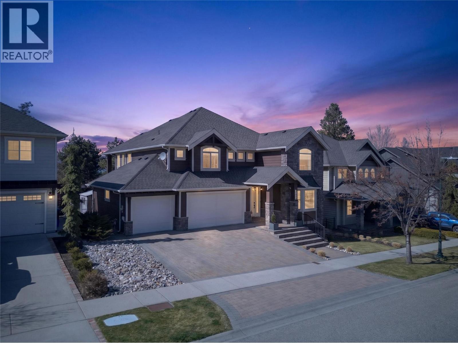 336 Quilchena Drive, Kelowna, BC - Indoor With Fireplace