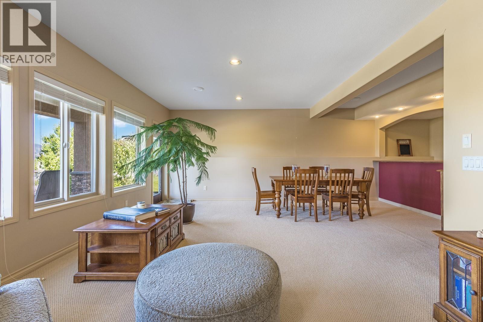 Lower level family room - 610 Arrowleaf Lane, Kelowna, BC - Indoor
