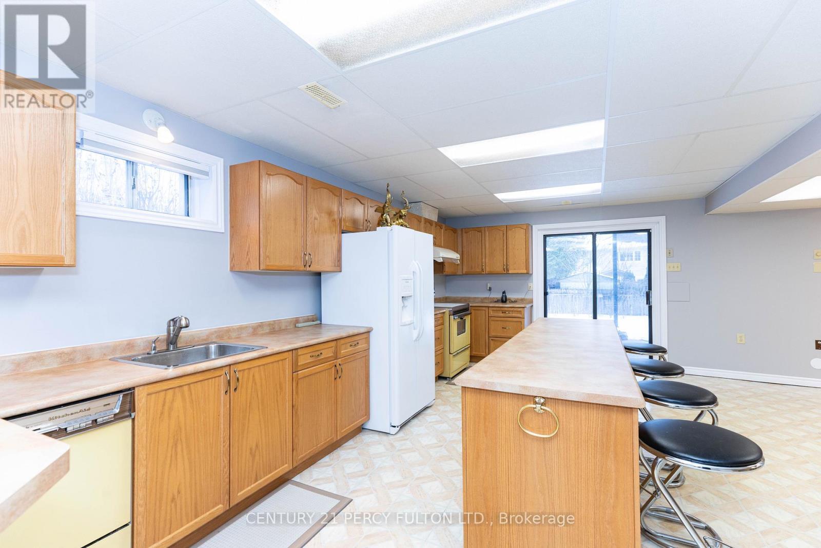 23 Leah Crescent, Ajax, ON - Indoor Photo Showing Kitchen