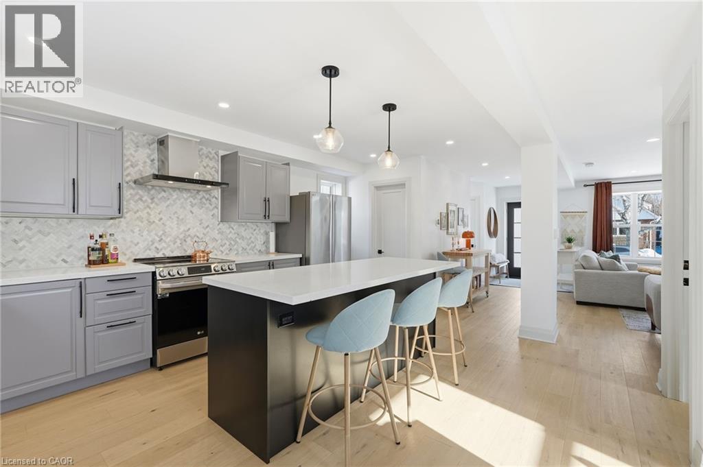 286 East 18Th Street, Hamilton, ON - Indoor Photo Showing Kitchen With Upgraded Kitchen