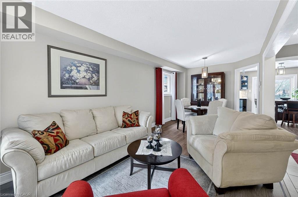 Living area featuring wood finished floors and baseboards - 3753 Densbury Drive, Mississauga, ON - Indoor Photo Showing Living Room
