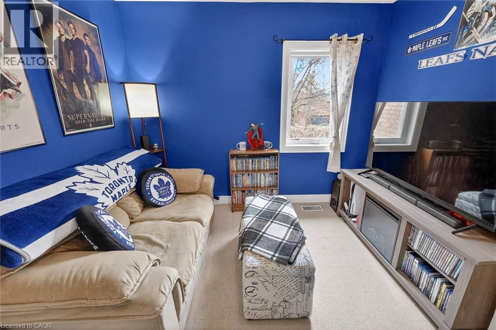 Carpeted living area featuring baseboards - 3753 Densbury Drive, Mississauga, ON - Indoor