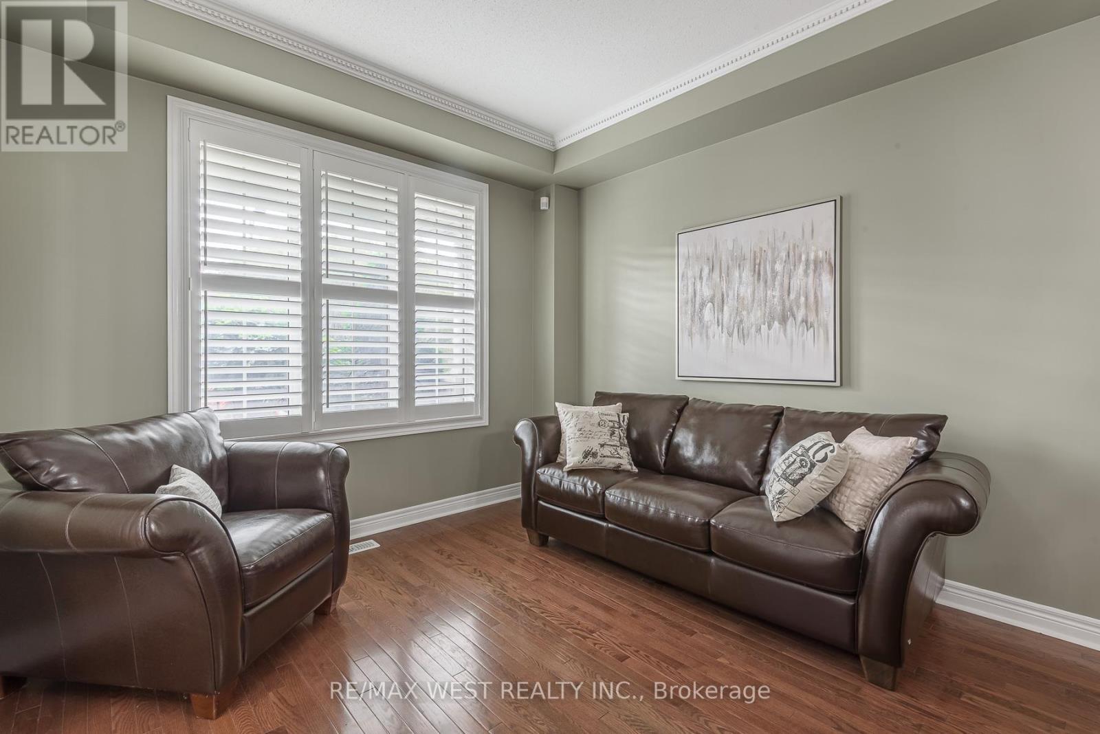 17 Hawkridge Trail, Brampton, ON - Indoor Photo Showing Living Room