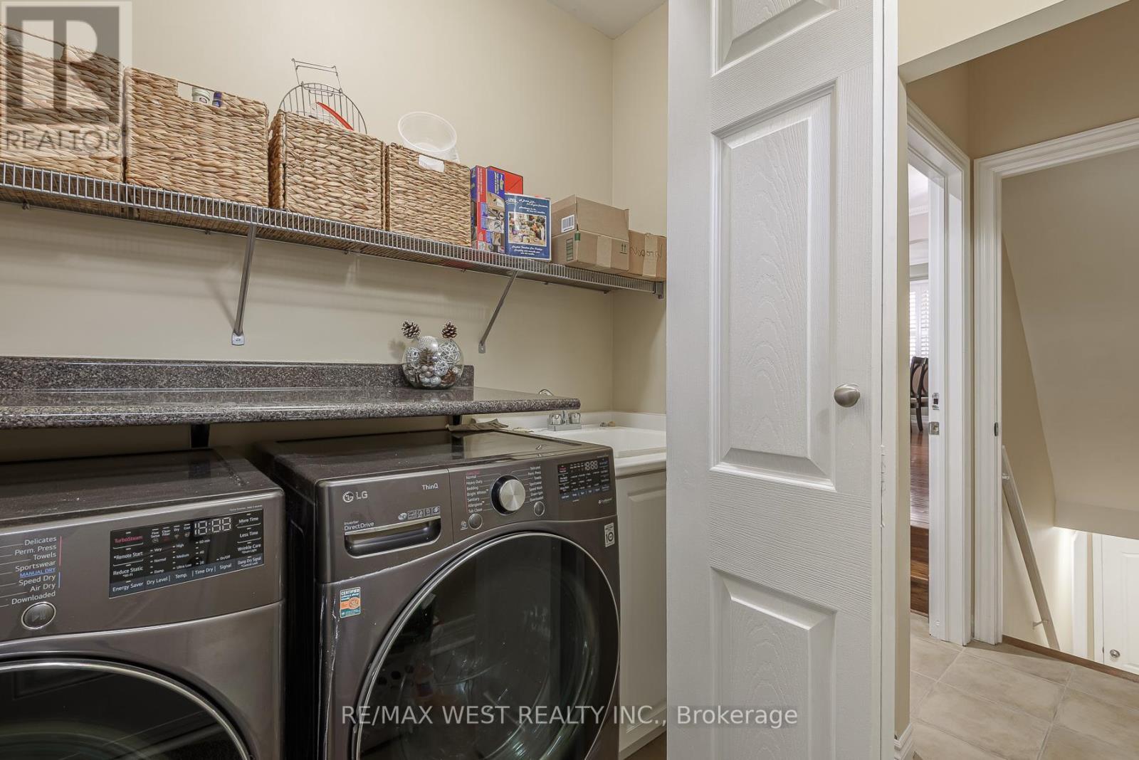 17 Hawkridge Trail, Brampton, ON - Indoor Photo Showing Laundry Room