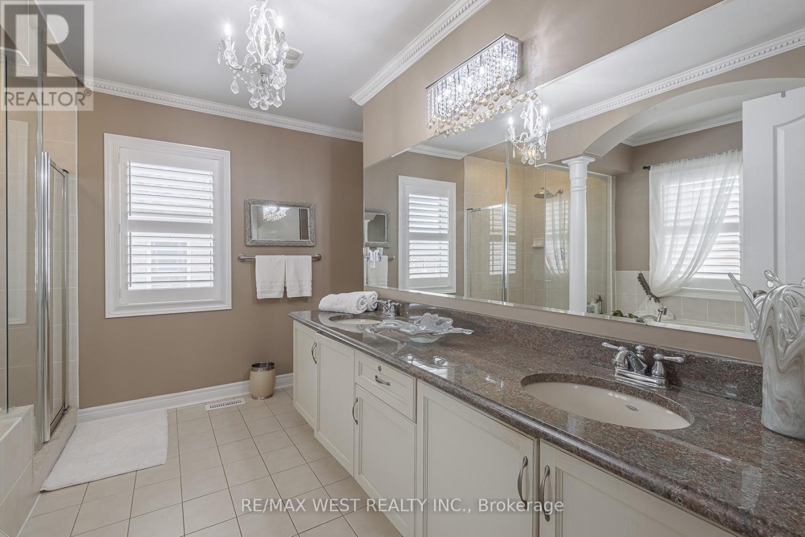 17 Hawkridge Trail, Brampton, ON - Indoor Photo Showing Bathroom