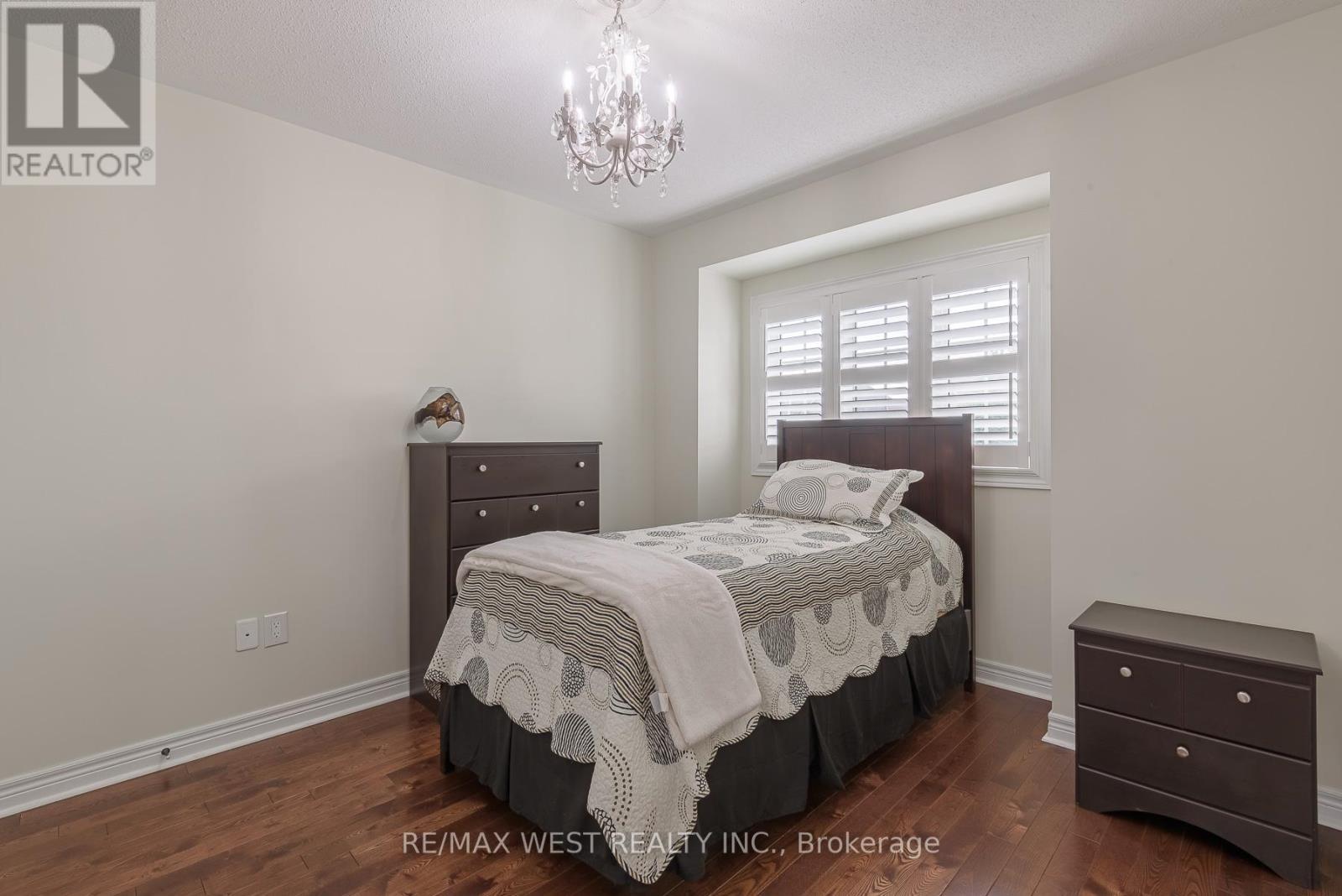 17 Hawkridge Trail, Brampton, ON - Indoor Photo Showing Bedroom