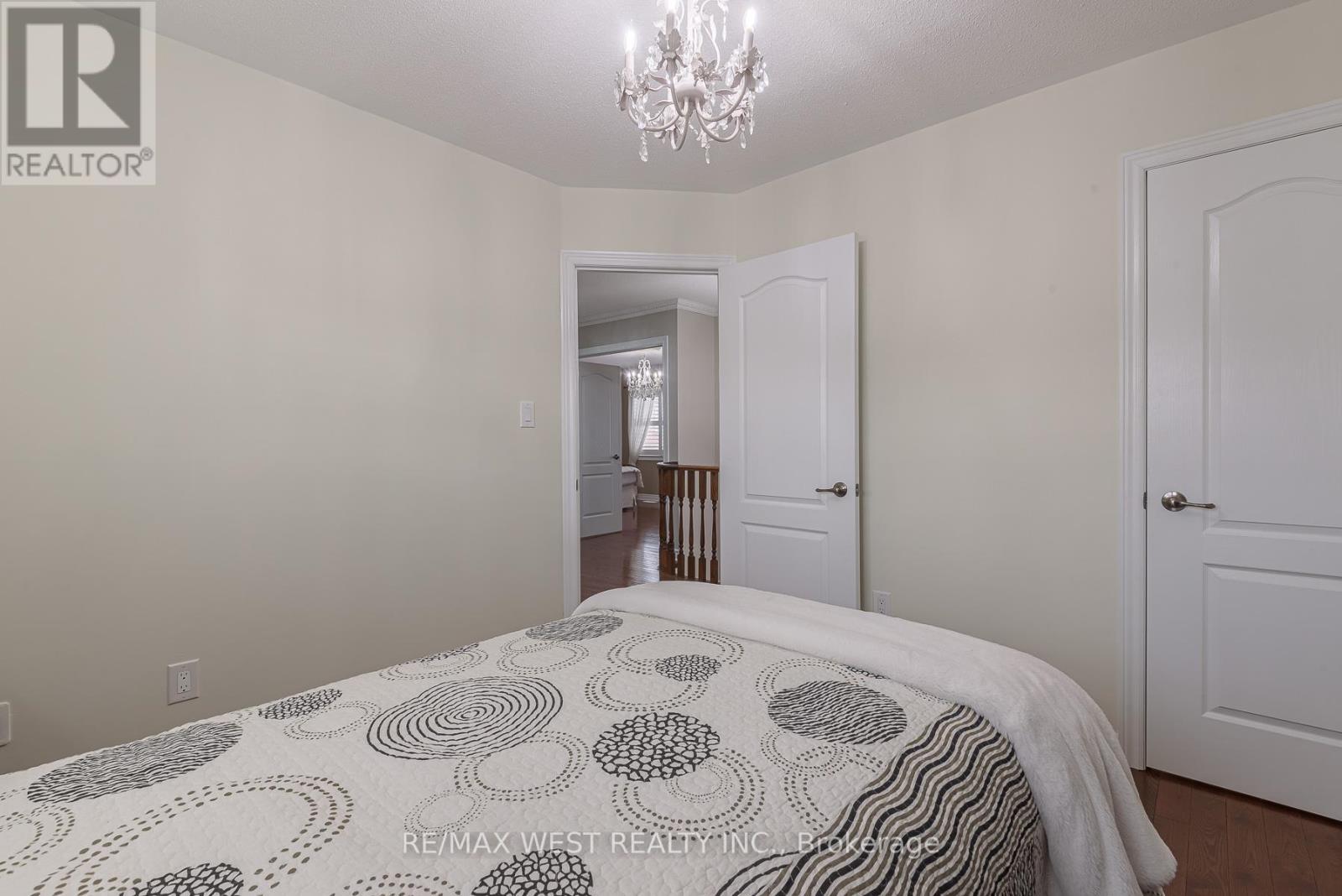 17 Hawkridge Trail, Brampton, ON - Indoor Photo Showing Bedroom