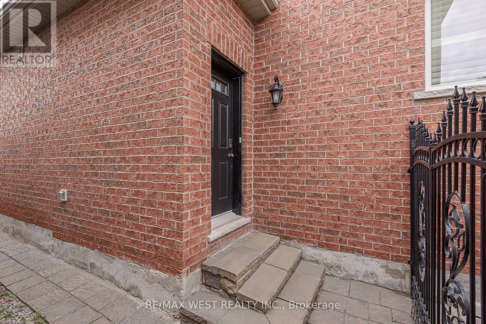 17 Hawkridge Trail, Brampton, ON - Outdoor