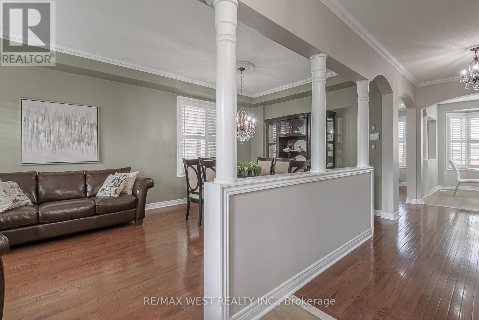 17 Hawkridge Trail, Brampton, ON - Indoor Photo Showing Living Room