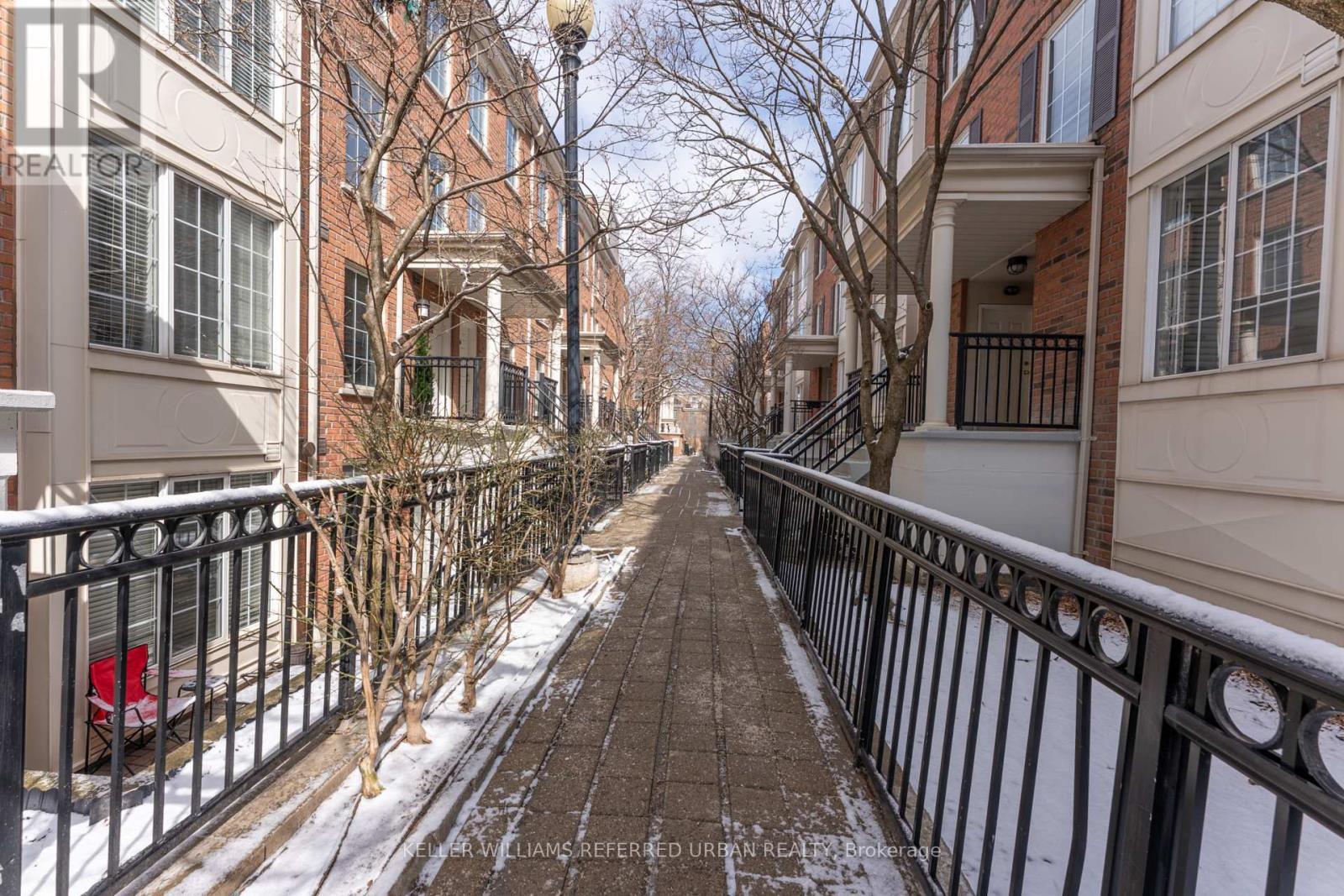 Townhouse walkway - 651 - 3 Everson Drive, Toronto, ON - Outdoor