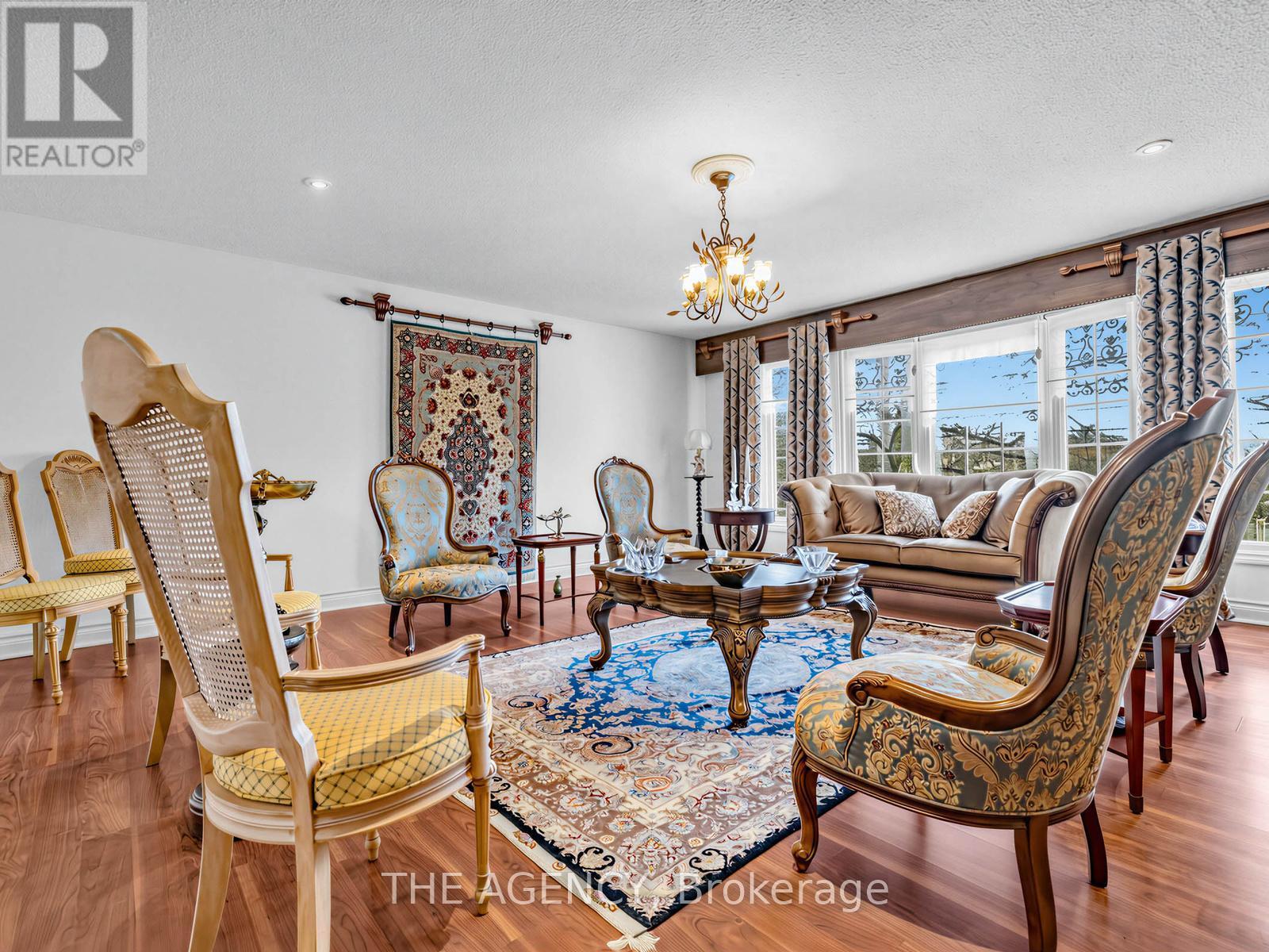 146 Crosby Avenue, Richmond Hill, ON - Indoor Photo Showing Living Room