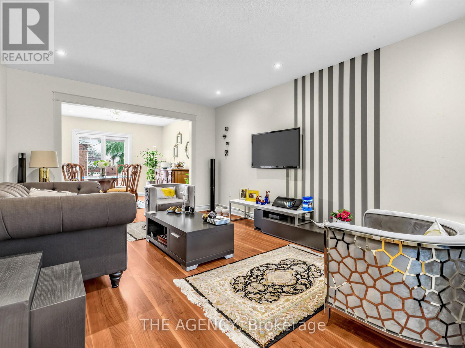 146 Crosby Avenue, Richmond Hill, ON - Indoor Photo Showing Living Room
