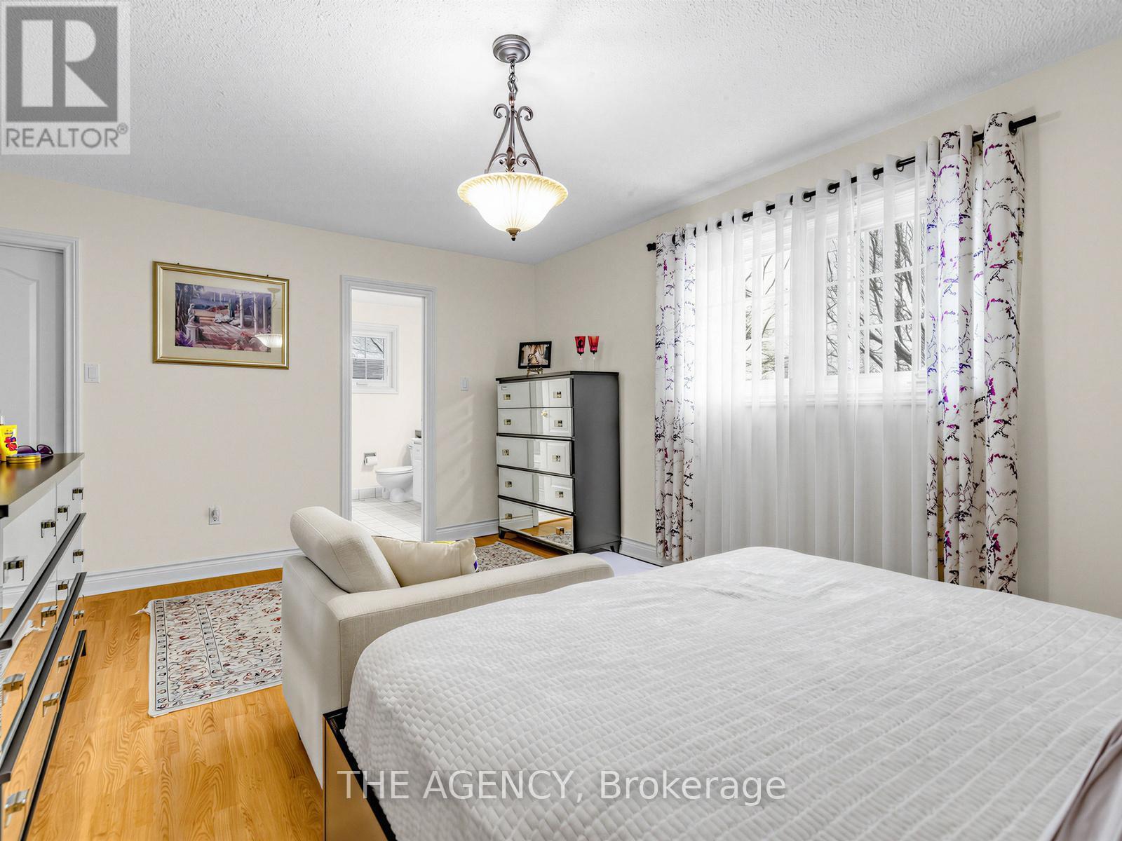 146 Crosby Avenue, Richmond Hill, ON - Indoor Photo Showing Bedroom