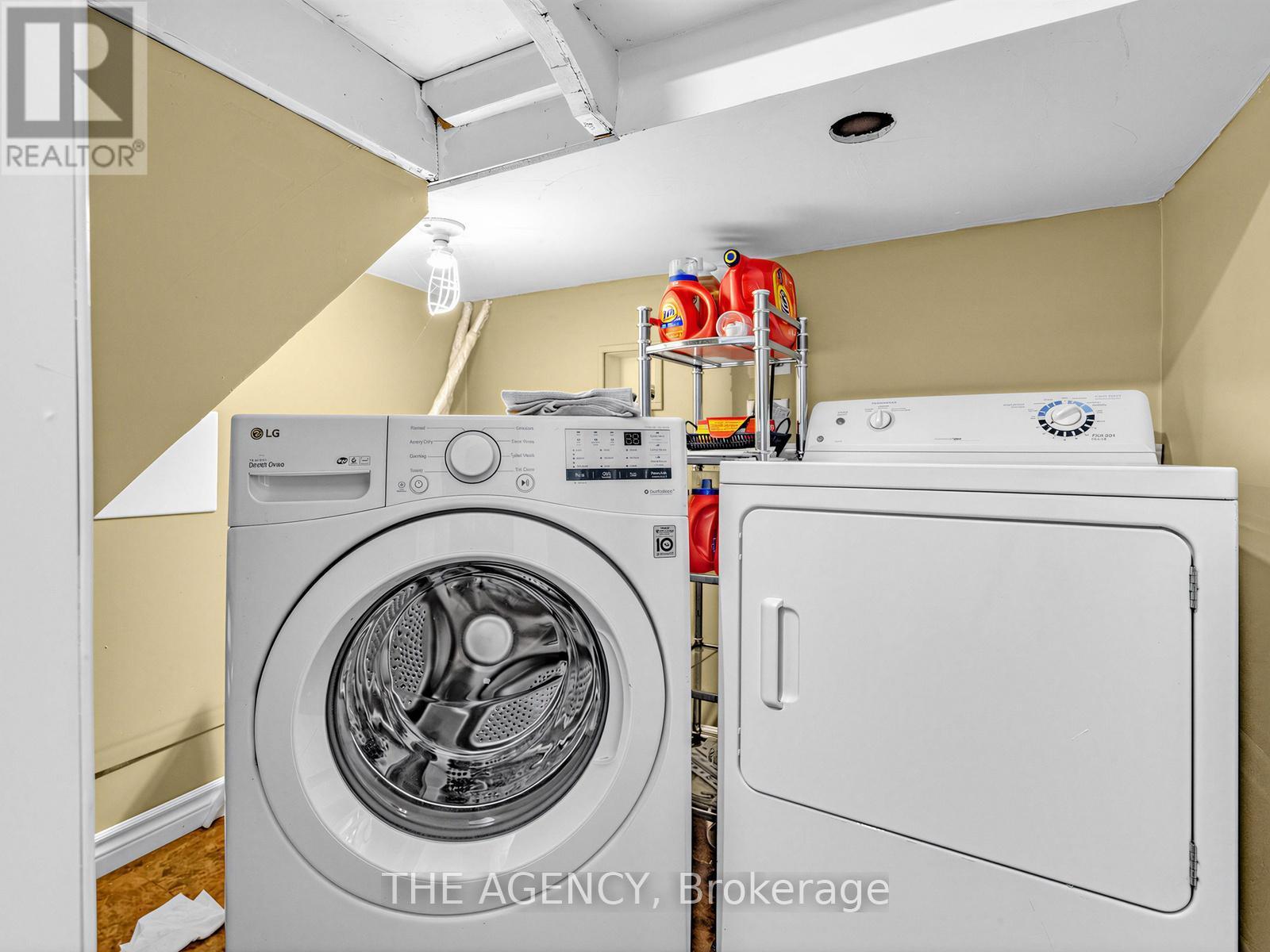 146 Crosby Avenue, Richmond Hill, ON - Indoor Photo Showing Laundry Room