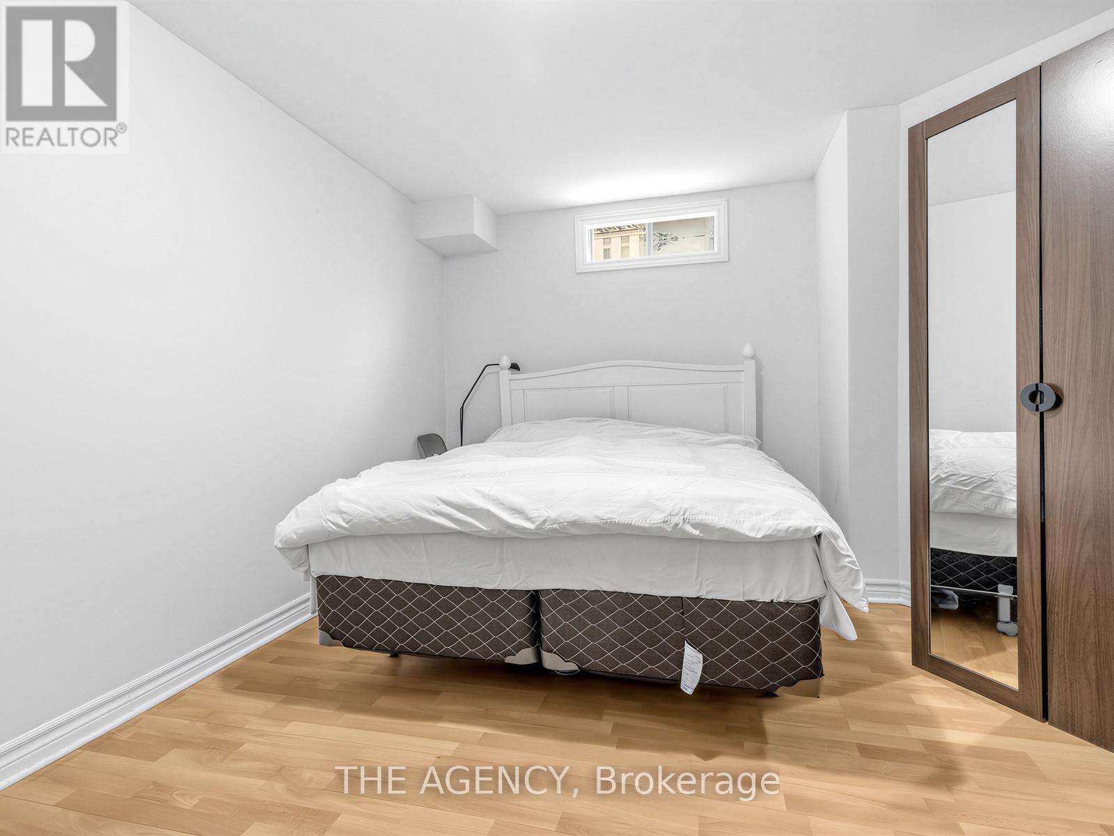 146 Crosby Avenue, Richmond Hill, ON - Indoor Photo Showing Bedroom