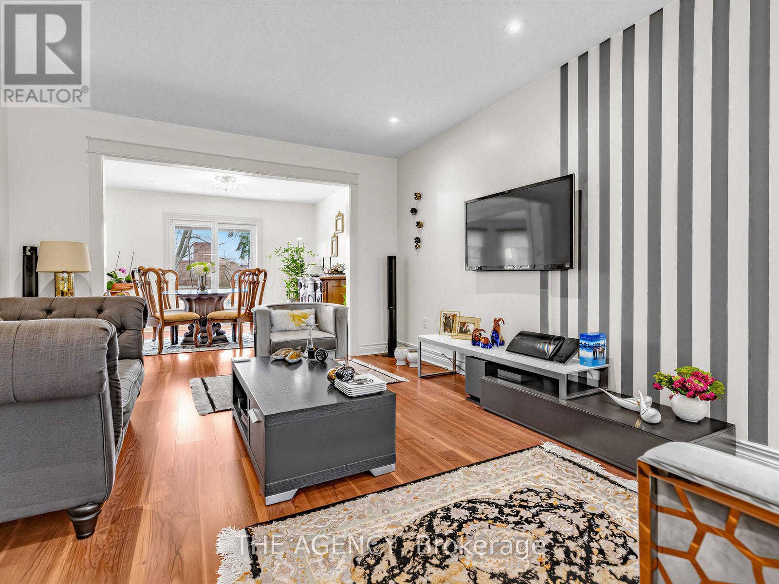 146 Crosby Avenue, Richmond Hill, ON - Indoor Photo Showing Living Room