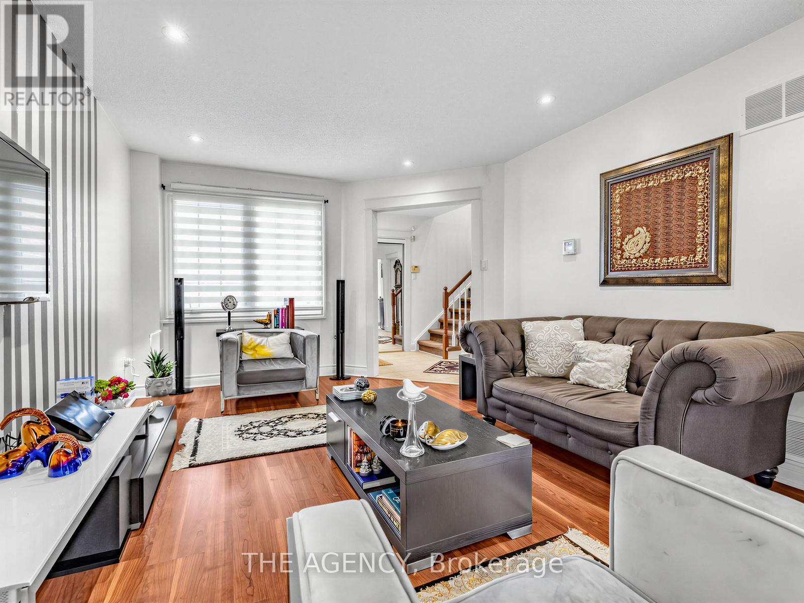146 Crosby Avenue, Richmond Hill, ON - Indoor Photo Showing Living Room