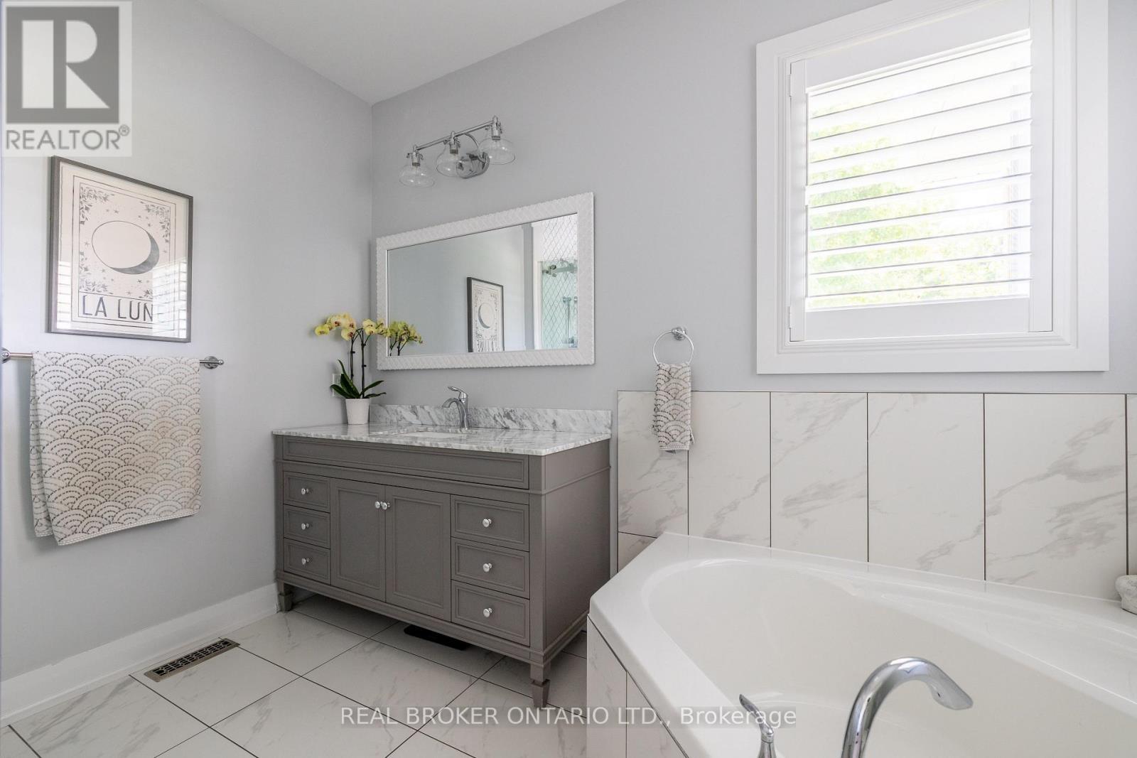 19 Cheslock Crescent, Oro-Medonte, ON - Indoor Photo Showing Bathroom